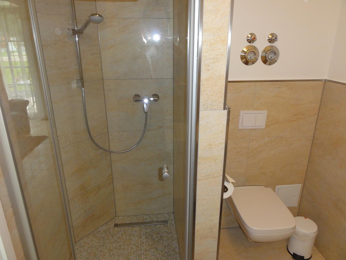 3 Zimmer Ferienwohnung Haus Meeresblick Mit Meerblick A005 Mit Suedterrasse Und Strandkorb بابي المظهر الخارجي الصورة